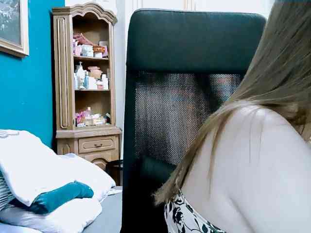 GoddessMia webcam