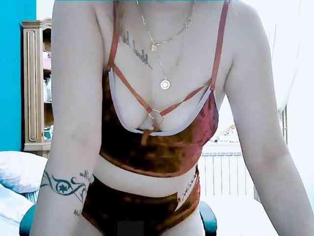 GoddessMia webcam