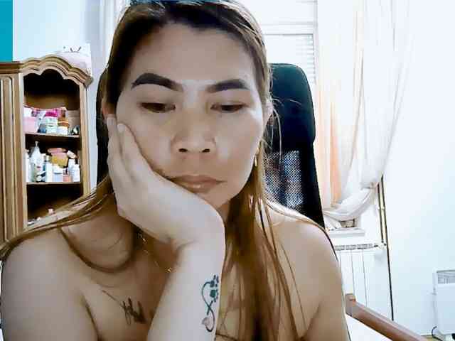 GoddessMia webcam