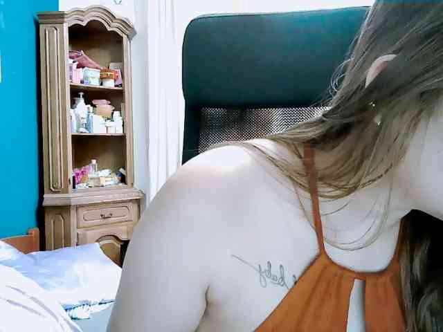 GoddessMia webcam