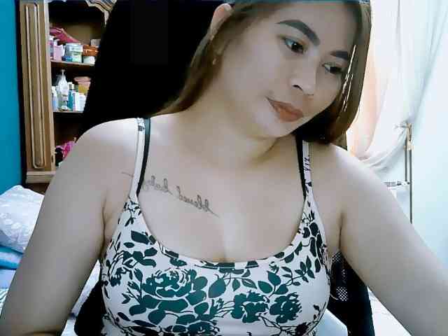 GoddessMia webcam