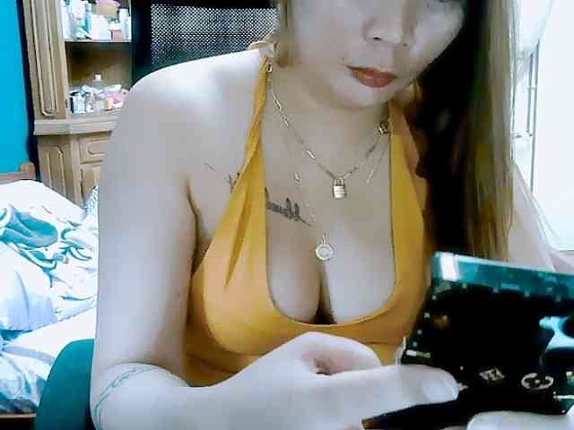 GoddessMia webcam