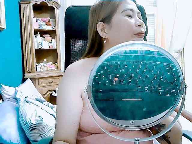 GoddessMia webcam