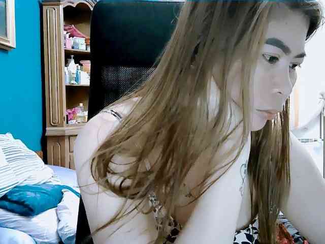 GoddessMia webcam