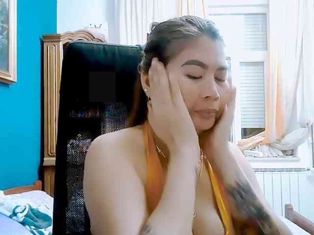 GoddessMia webcam