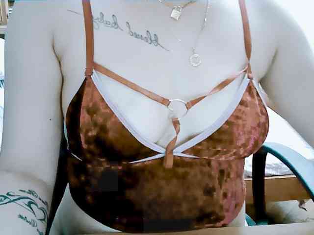 GoddessMia webcam