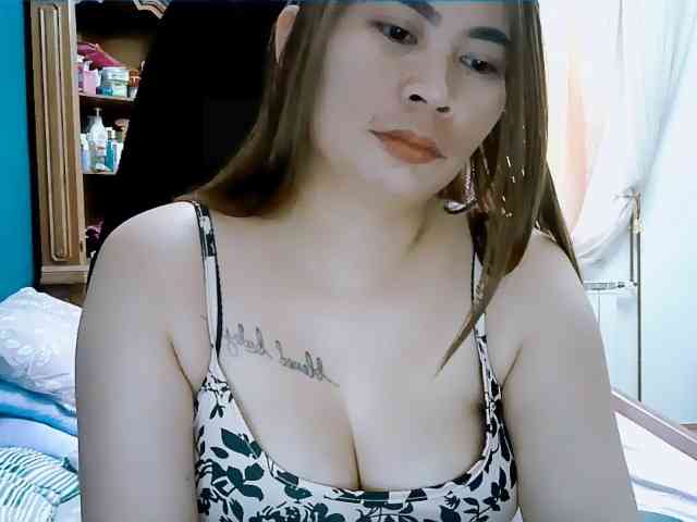 GoddessMia webcam