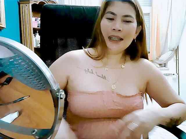 GoddessMia webcam