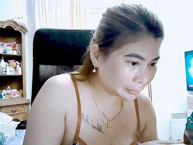 GoddessMia webcam