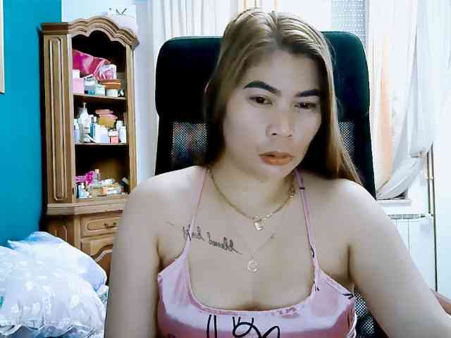 GoddessMia webcam