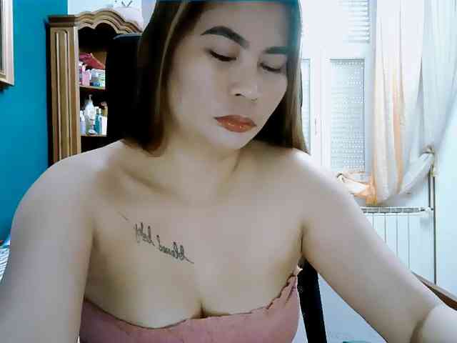 GoddessMia webcam