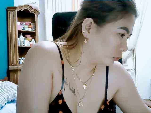GoddessMia webcam