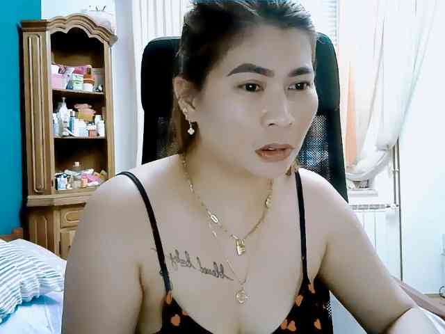 GoddessMia webcam