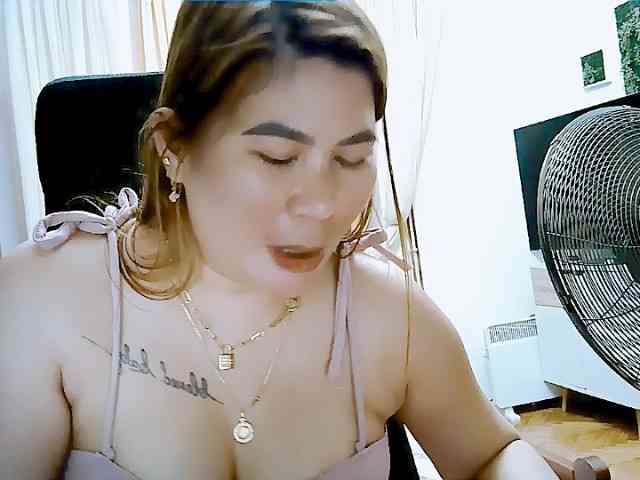 GoddessMia webcam