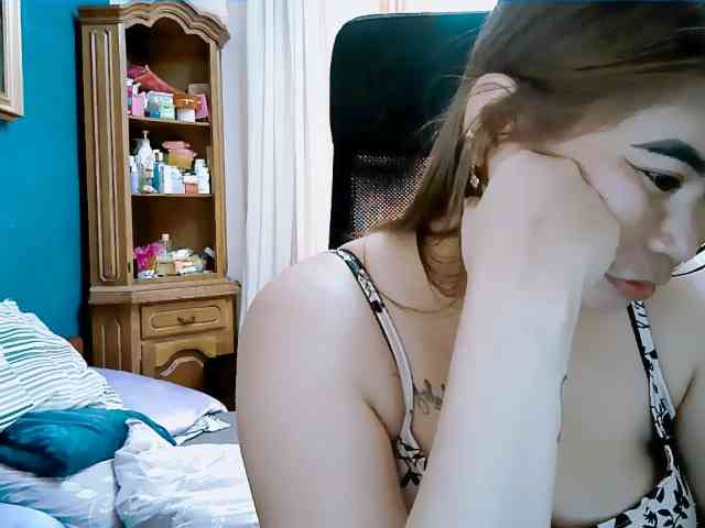 GoddessMia webcam