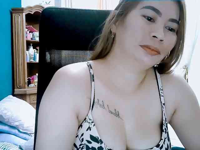 GoddessMia webcam