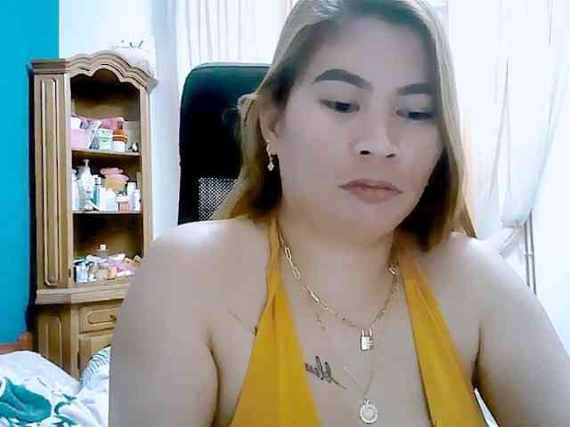 GoddessMia webcam