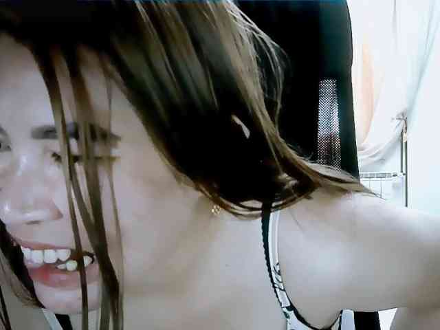 GoddessMia webcam