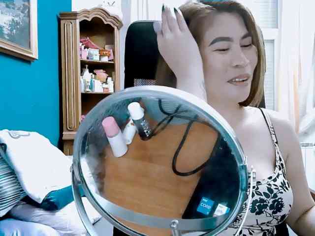 GoddessMia webcam