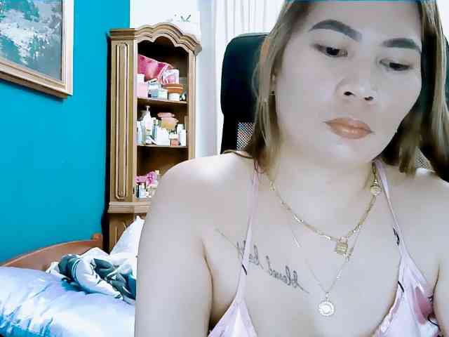 GoddessMia webcam