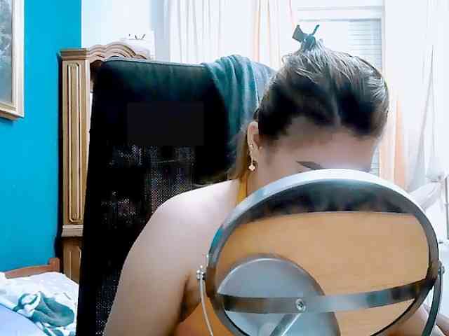 GoddessMia webcam