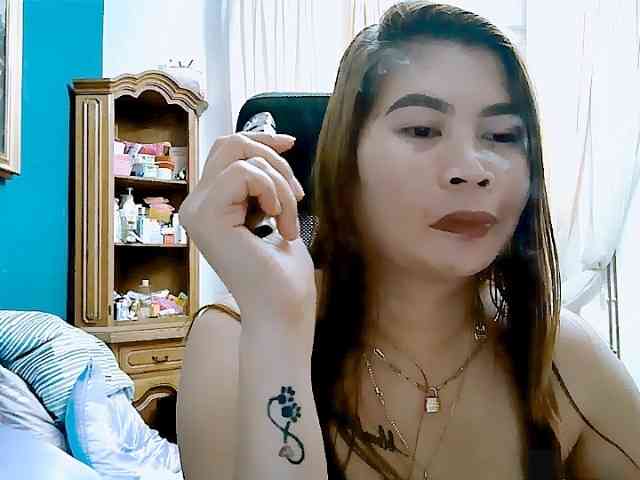 GoddessMia webcam