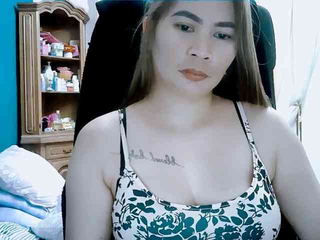 GoddessMia webcam