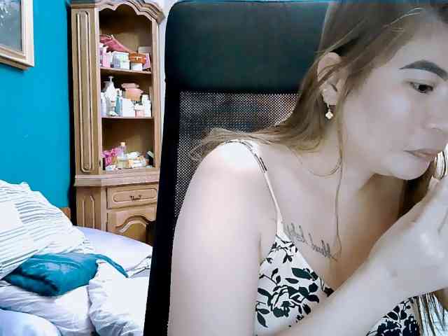 GoddessMia webcam
