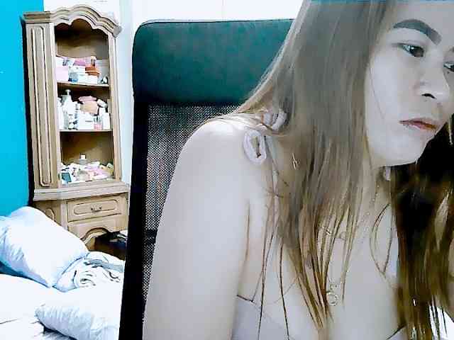 GoddessMia webcam