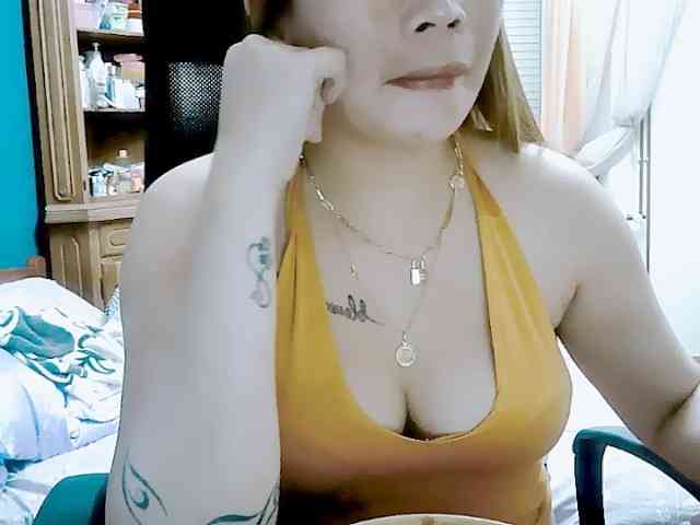 GoddessMia webcam