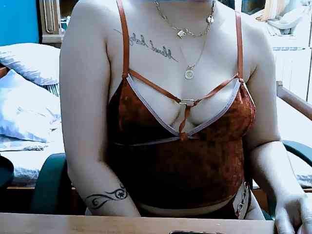 GoddessMia webcam