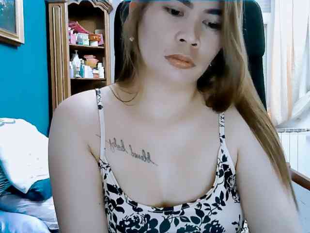 GoddessMia webcam