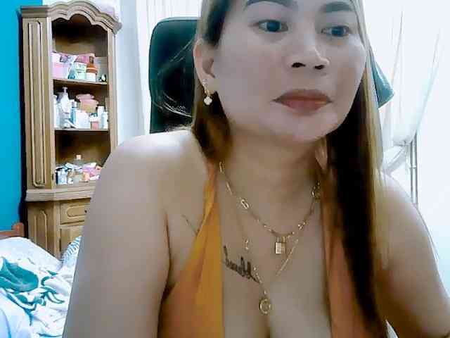 GoddessMia webcam