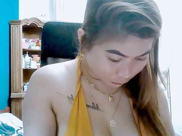 GoddessMia webcam
