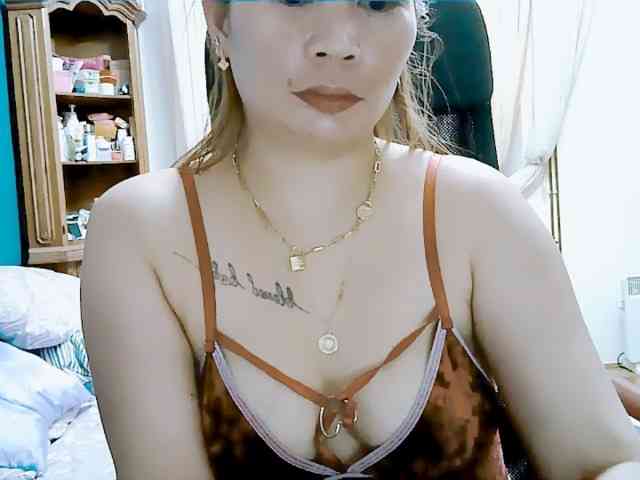 GoddessMia webcam