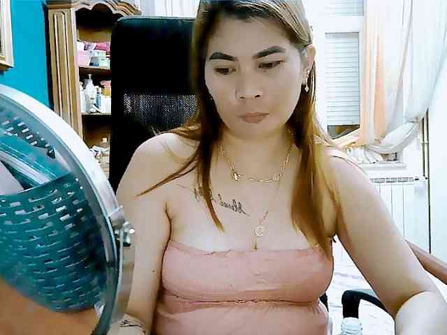 GoddessMia webcam
