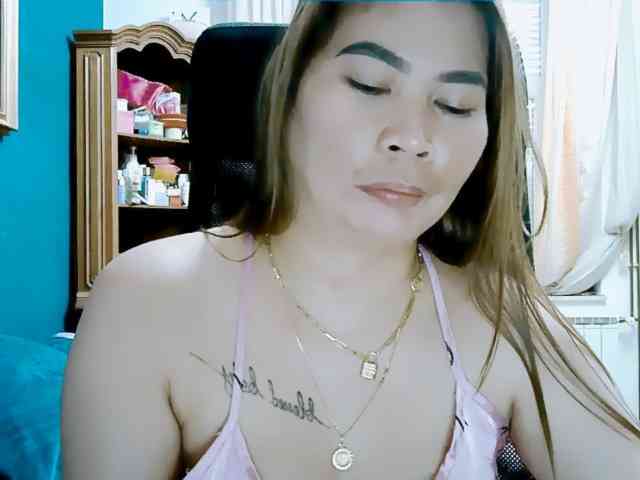 GoddessMia webcam