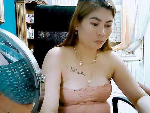 GoddessMia webcam