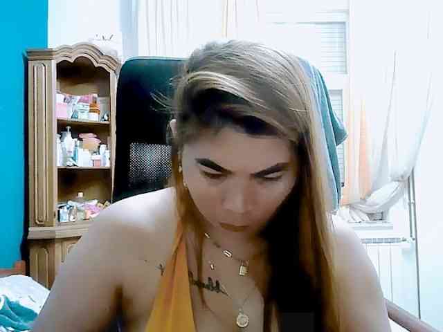 GoddessMia webcam