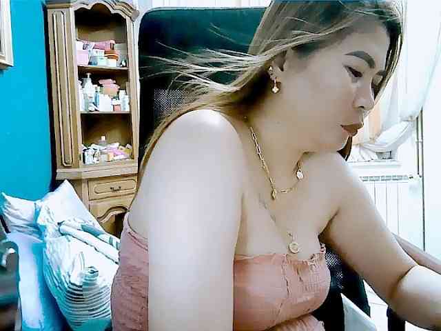GoddessMia webcam