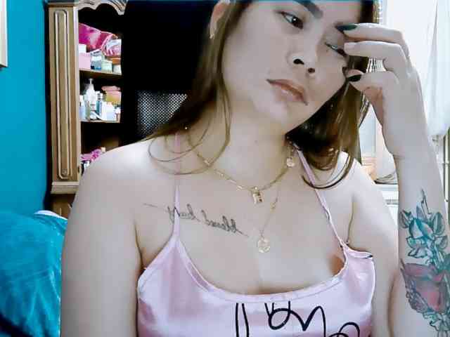 GoddessMia webcam