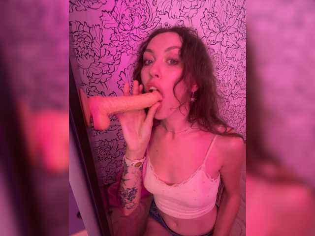 sweetpopikkk live cam on BongaCams