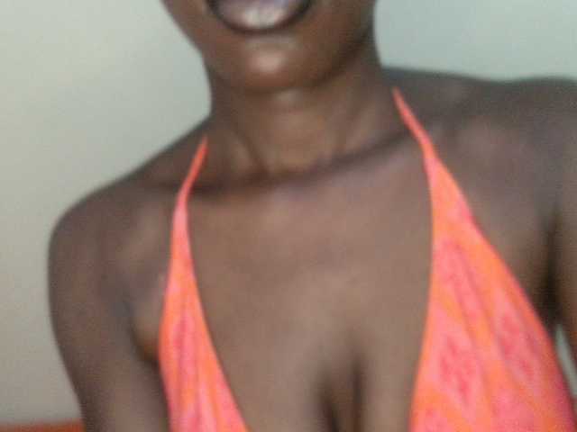 le modèle Slutty-rihh est en webcam porno dans un show sur le site bongacams, il possède les tags suivants: Ebony,Redhead,Trimmed