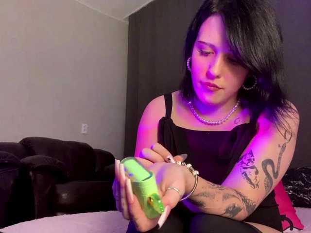 ZlataGuliver live cam on BongaCams
