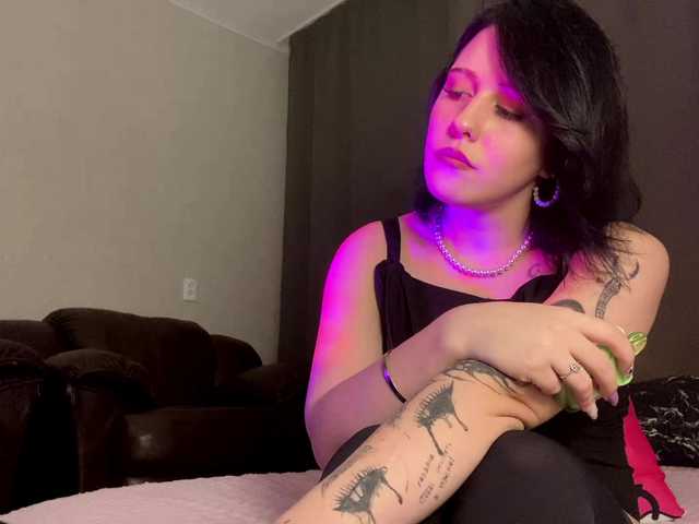 ZlataGuliver live cam on BongaCams