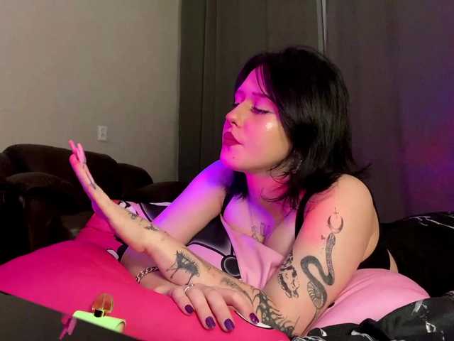 ZlataGuliver live cam on BongaCams