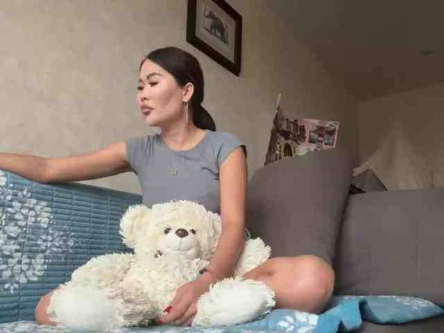 Model: SonyaGuliver