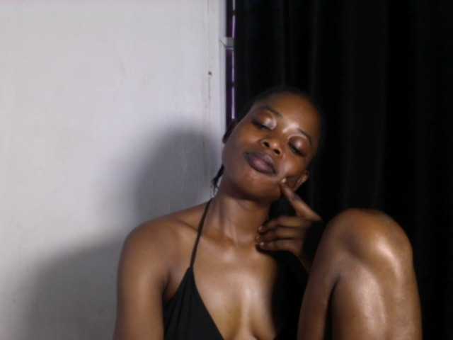 Lickmapussy live cam on BongaCams