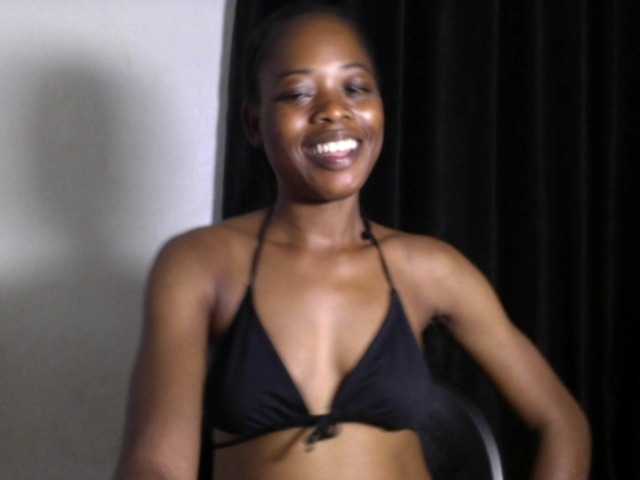 le modèle Lickmapussy est en webcam porno dans un show sur le site bongacams, il possède les tags suivants: Ebony,Brunette,Hairy