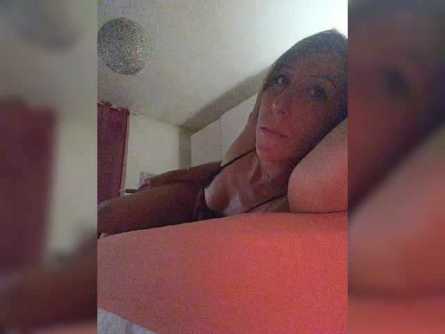 Coppiacalda881 live cam on BongaCams
